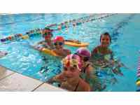 Začaly lekce plavání