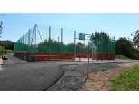 Na tělocvik máme k dispozici od června 2019 nové hřiště!!!!